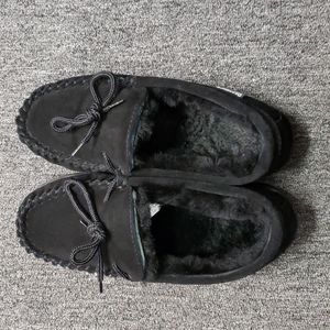 Bearpaw slippers black size 9, not worn